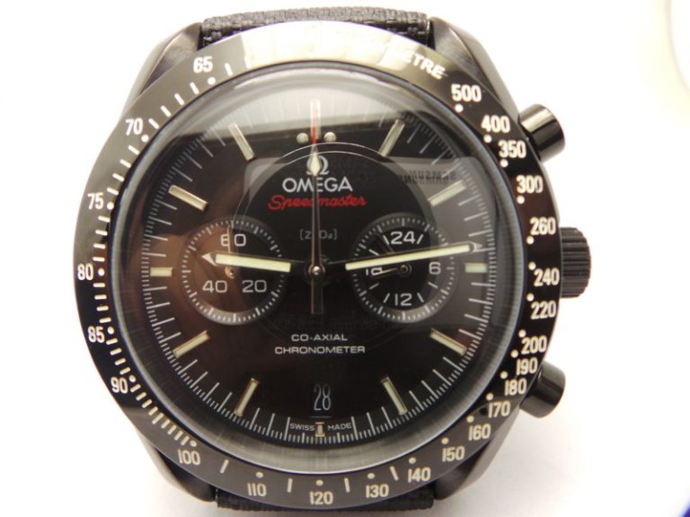 Omega-Speedmaster-Dark-Side-of-The-Moon-Replica