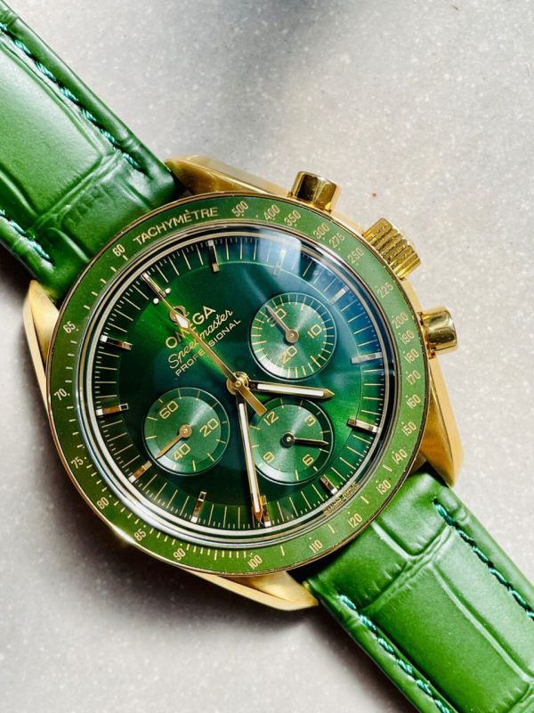 Replica Omega Speedmaster Moonwatch in Moonshine Gold YG RMF Best Edition Green Dial on Green Leather Strap Manual Chrono - Image 4