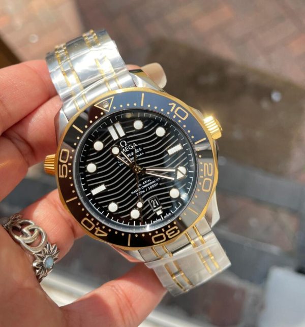 2018 Replica Omega Seamaster Diver 300M SS/YG VSF 1:1 Best Edition YG Bezel Black Dial on SS/YG Bracelet A8800