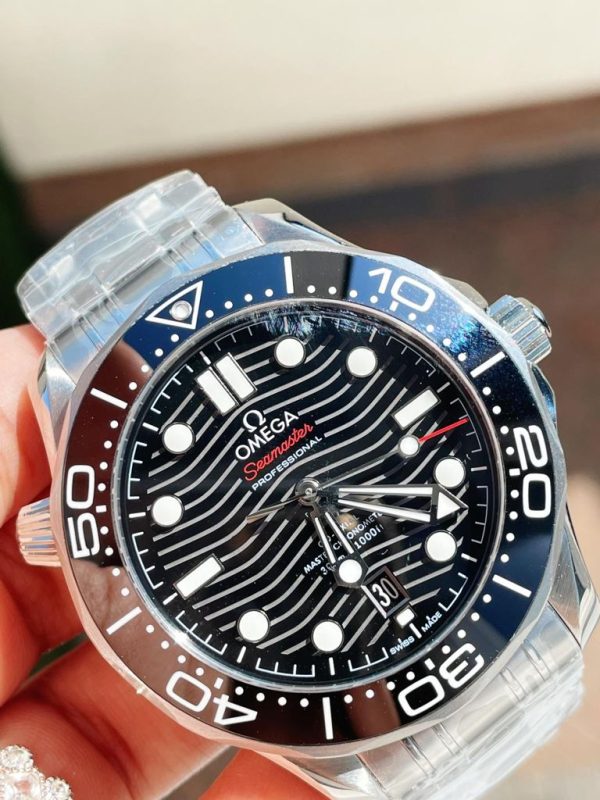 2018 Replica Omega Seamaster Diver 300M SS VSF 1:1 Best Edition Bezel BLACK Dial on SS Bracelet A2824 decorated to CAL.8800 - Image 2