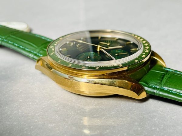 Replica Omega Speedmaster Moonwatch in Moonshine Gold YG RMF Best Edition Green Dial on Green Leather Strap Manual Chrono - Image 10