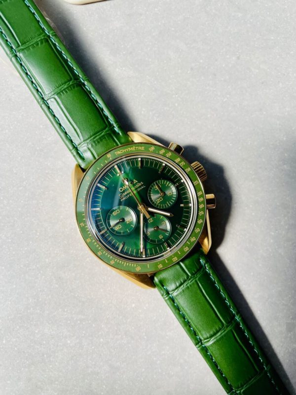 Replica Omega Speedmaster Moonwatch in Moonshine Gold YG RMF Best Edition Green Dial on Green Leather Strap Manual Chrono - Image 7