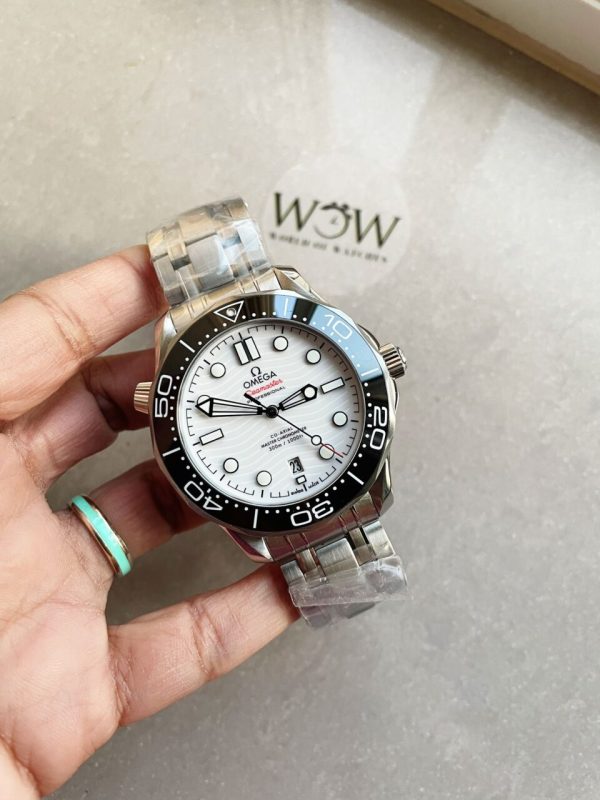 Replica Omega Seamaster Diver 300M SS VSF 1:1 Best Edition Black Bezel White Dial on SS Bracelet A8800 ( Extra Rubber Strap)