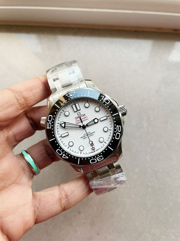 Replica Omega Seamaster Diver 300M SS VSF 1:1 Best Edition Black Bezel White Dial on SS Bracelet A8800 ( Extra Rubber Strap) - Image 3