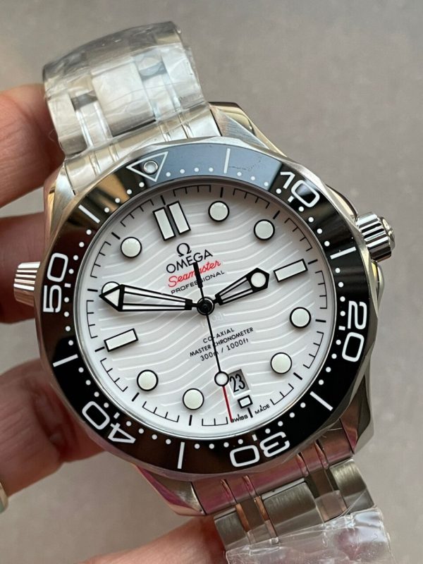 Replica Omega Seamaster Diver 300M SS VSF 1:1 Best Edition Black Bezel White Dial on SS Bracelet A8800 ( Extra Rubber Strap) - Image 7