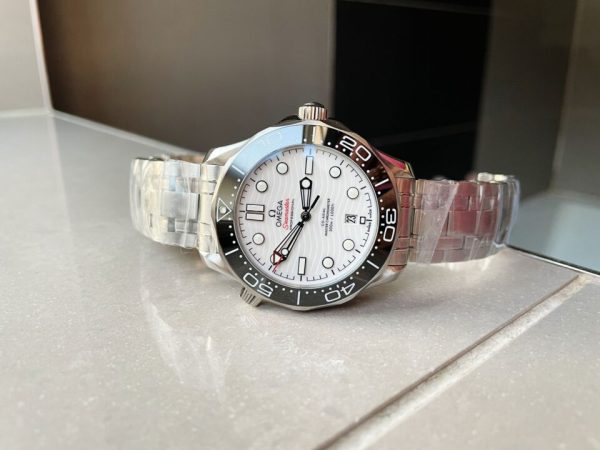 Replica Omega Seamaster Diver 300M SS VSF 1:1 Best Edition Black Bezel White Dial on SS Bracelet A8800 ( Extra Rubber Strap) - Image 9