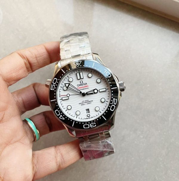 Replica Omega Seamaster Diver 300M SS VSF 1:1 Best Edition Black Bezel White Dial on SS Bracelet A8800 ( Extra Rubber Strap) - Image 4