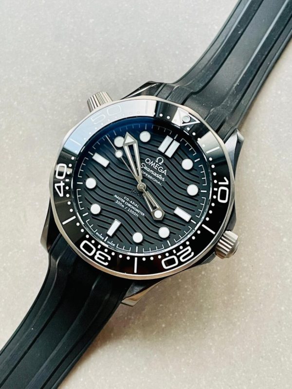 Replica Omega Seamaster Diver 300M 43.5mm VSF 1:1 Best Edition Ceramic Case Black Dial on Black Rubber Strap A8806 - Image 8