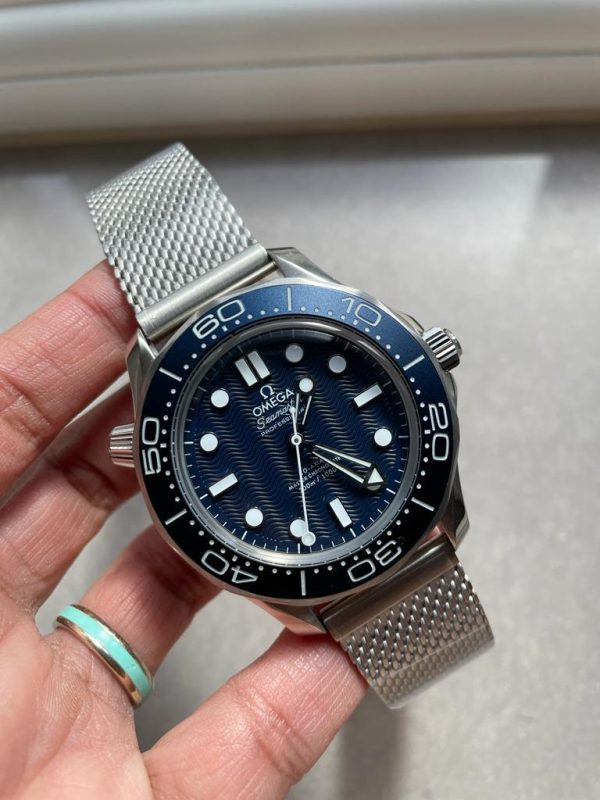 Replica Omega SEAMASTER 300M 42MM JAMES BOND 60TH ANNIVERSARY VSF BEST EDITION ON MESH BRACELET A8806 - Image 3