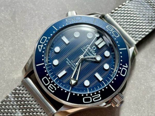 Replica Omega SEAMASTER 300M 42MM JAMES BOND 60TH ANNIVERSARY VSF BEST EDITION ON MESH BRACELET A8806 - Image 8