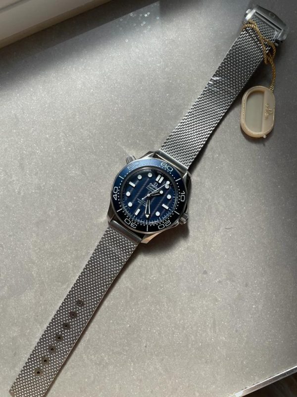 Replica Omega SEAMASTER 300M 42MM JAMES BOND 60TH ANNIVERSARY VSF BEST EDITION ON MESH BRACELET A8806 - Image 9