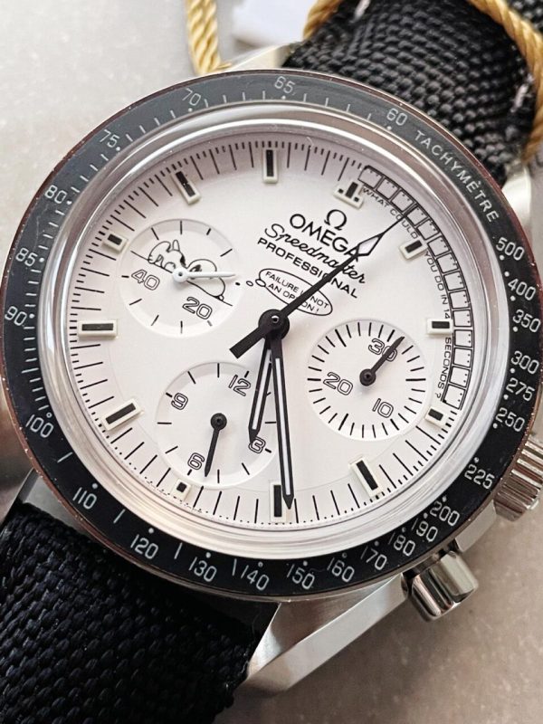 Replica Omega Speedmaster SS Snoopy Sapphire Crystal White Dial on Black Nylon Strap Manual Winding Chrono Movement - Image 3