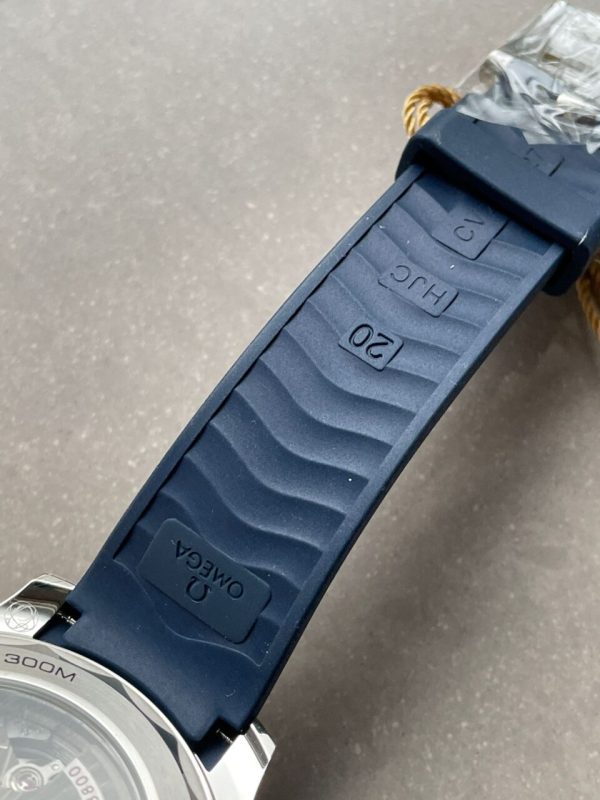 2018 Replica Omega Seamaster Diver 300M VSF 1:1 Best Edition Blue Ceramic Grey Dial on blue rubber strap Strap A8800 - Image 10