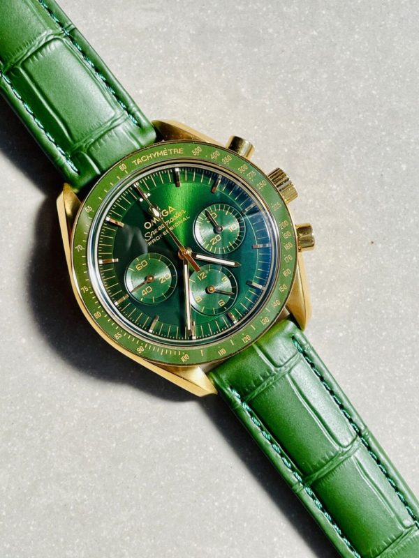 Replica Omega Speedmaster Moonwatch in Moonshine Gold YG RMF Best Edition Green Dial on Green Leather Strap Manual Chrono - Image 8