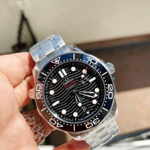 2018 Replica Omega Seamaster Diver 300M SS VSF 1:1 Best Edition Bezel BLACK Dial on SS Bracelet A2824 decorated to CAL.8800