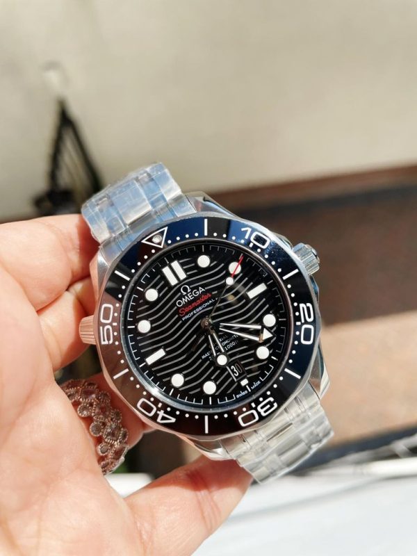 2018 Replica Omega Seamaster Diver 300M SS VSF 1:1 Best Edition Bezel BLACK Dial on SS Bracelet A2824 decorated to CAL.8800