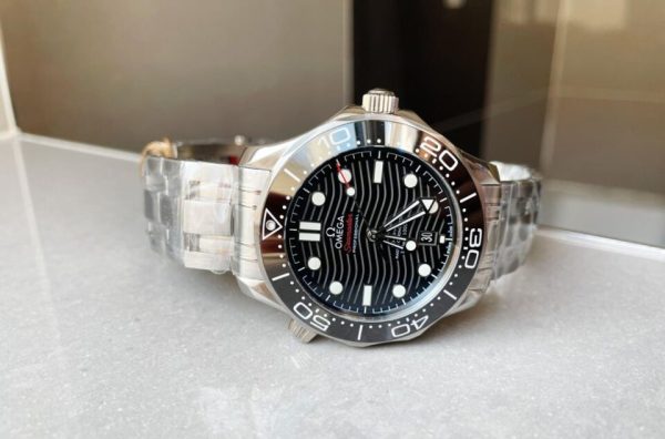 2018 Replica Omega Seamaster Diver 300M SS VSF 1:1 Best Edition Bezel BLACK Dial on SS Bracelet A2824 decorated to CAL.8800 - Image 5