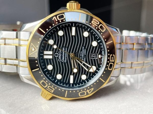 2018 Replica Omega Seamaster Diver 300M SS/YG VSF 1:1 Best Edition YG Bezel Black Dial on SS/YG Bracelet A8800 - Image 2