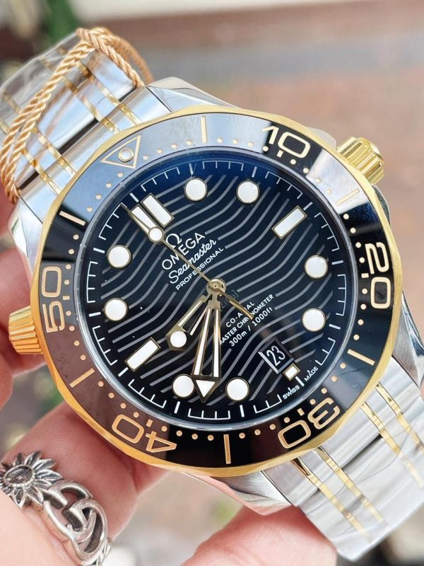 2018 Replica Omega Seamaster Diver 300M SS/YG VSF 1:1 Best Edition YG Bezel Black Dial on SS/YG Bracelet A8800 - Image 3