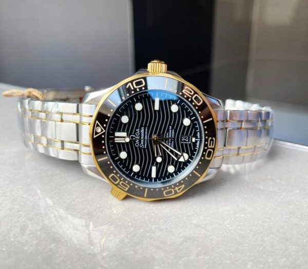 2018 Replica Omega Seamaster Diver 300M SS/YG VSF 1:1 Best Edition YG Bezel Black Dial on SS/YG Bracelet A8800 - Image 4