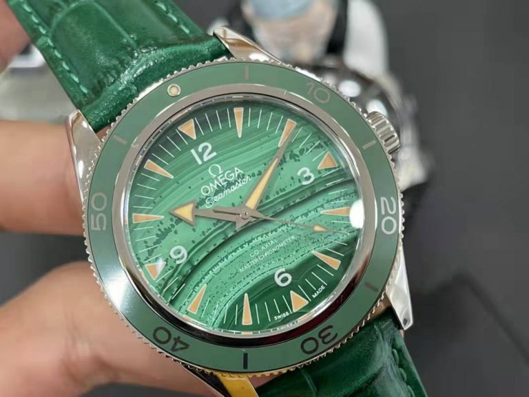 Replica-Omega-Seamaster-300-Green-768x577